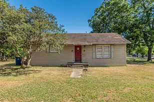 200 4th St, Kerens, TX 75144 - Photo 1