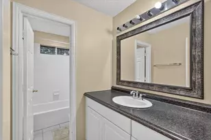9803 Hickory Hollow Ln, Irving, TX 75063 - Photo 21