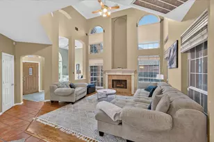 9803 Hickory Hollow Ln, Irving, TX 75063 - Photo 5