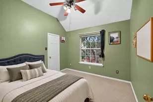 9803 Hickory Hollow Ln, Irving, TX 75063 - Photo 23