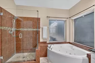 9803 Hickory Hollow Ln, Irving, TX 75063 - Photo 15
