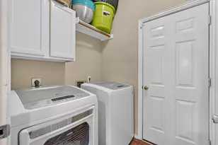9803 Hickory Hollow Ln, Irving, TX 75063 - Photo 17