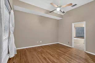 9803 Hickory Hollow Ln, Irving, TX 75063 - Photo 13