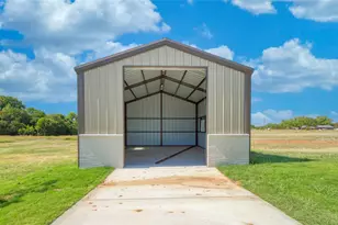 1016 Emery Ct, Weatherford, TX 76087 - Photo 5