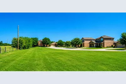 127 Creekview Drive, Azle, TX 76020 - Photo 35
