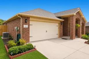 127 Creekview Dr, Azle, TX 76020 - Photo 3