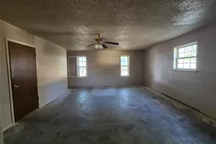 1514 Linda St, Bowie, TX 76230 - Photo 9