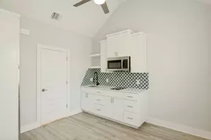 1042 Rosemont St, Austin, TX 78723 - Photo 11