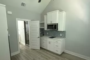 1042 Rosemont St, Austin, TX 78723 - Photo 15