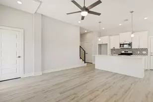 1042 Rosemont St, Austin, TX 78723 - Photo 5