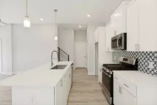 1042 Rosemont St, Austin, TX 78723 - Photo 7
