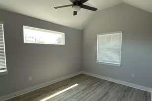 1042 Rosemont St, Austin, TX 78723 - Photo 11