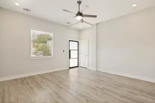 1042 Rosemont St, Austin, TX 78723 - Photo 3