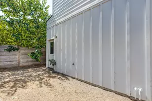 1042 Rosemont St, Austin, TX 78723 - Photo 25