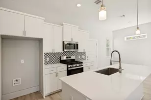 1042 Rosemont St, Austin, TX 78723 - Photo 9