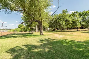 264 Oak St, Nocona, TX 76255 - Photo 13