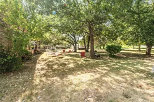 264 Oak St, Nocona, TX 76255 - Photo 11