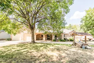 264 Oak St, Nocona, TX 76255 - Photo 5