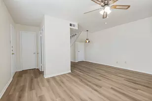 300 College St, Arlington, TX 76010 - Photo 9