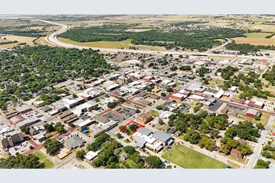 301 E Broadway Street, Gainesville, TX 76240 - Photo 27