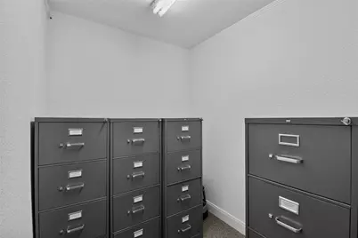 301 E Broadway Street, Gainesville, TX 76240 - Photo 21
