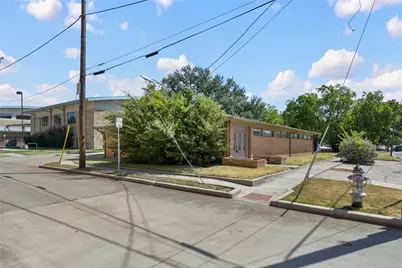 301 E Broadway Street, Gainesville, TX 76240 - Photo 3