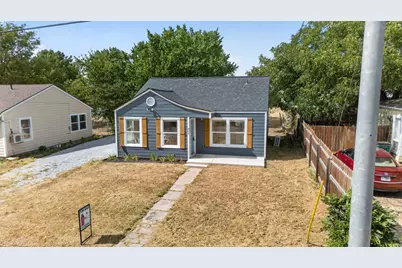 805 Adkins Street, Bowie, TX 76230 - Photo 3