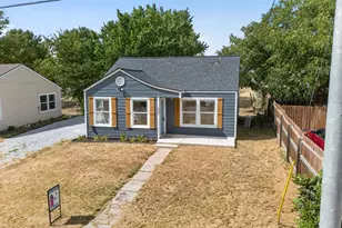 805 Adkins St, Bowie, TX 76230 - Photo 3
