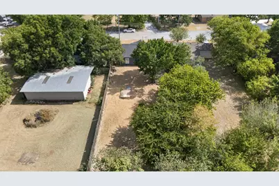805 Adkins Street, Bowie, TX 76230 - Photo 7