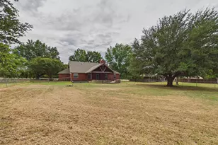 616 W Walcott St, Pilot Point, TX 76258 - Photo 33