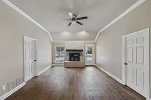 616 W Walcott St, Pilot Point, TX 76258 - Photo 7