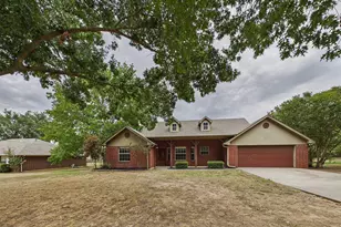 616 W Walcott St, Pilot Point, TX 76258 - Photo 1