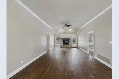 616 W Walcott Street, Pilot Point, TX 76258 - Photo 5