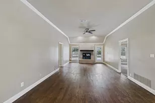 616 W Walcott St, Pilot Point, TX 76258 - Photo 5