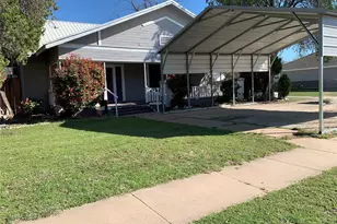 915 2nd St, Graham, TX 76450 - Photo 1