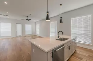 682 W Main St, Arlington, TX 76013 - Photo 5