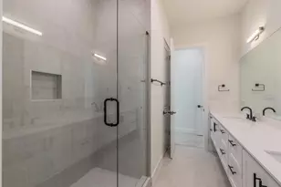 682 W Main St, Arlington, TX 76013 - Photo 15