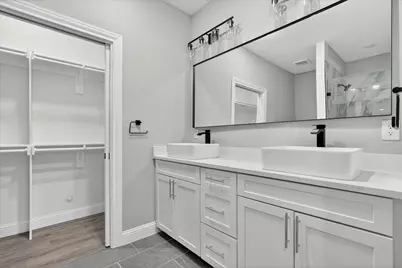 806 Premier, Grand Prairie, TX 75051 - Photo 9