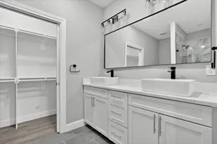 806 Premier, Grand Prairie, TX 75051 - Photo 9