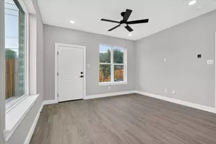 806 Premier, Grand Prairie, TX 75051 - Photo 11