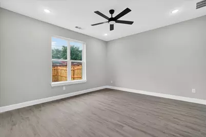 806 Premier, Grand Prairie, TX 75051 - Photo 13