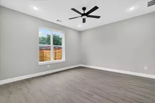 806 Premier, Grand Prairie, TX 75051 - Photo 13