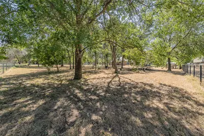 115 Pleasant Oaks Lane, Springtown, TX 76082 - Photo 13