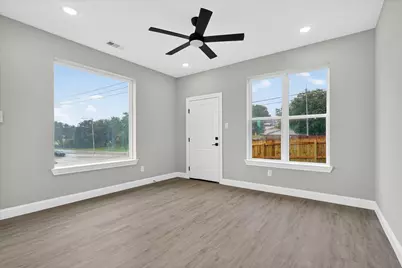 808 Premier, Grand Prairie, TX 75051 - Photo 9