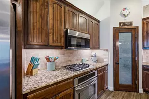 825 Broadhead Rd, Waxahachie, TX 75165 - Photo 9