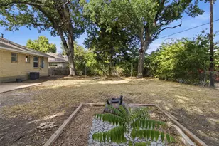 11022 Dunaway Dr, Dallas, TX 75228 - Photo 39