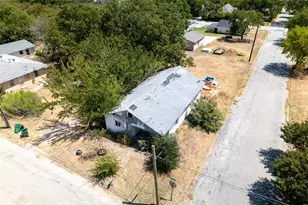 1101 Sanders St, Bowie, TX 76230 - Photo 1