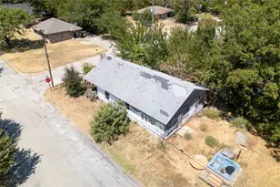 1101 Sanders St, Bowie, TX 76230 - Photo 3