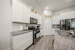 11025 Klondike Ln, Aubrey, TX 76227 - Photo 17