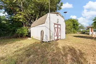 1227 Hilltop Dr, Cleburne, TX 76033 - Photo 33